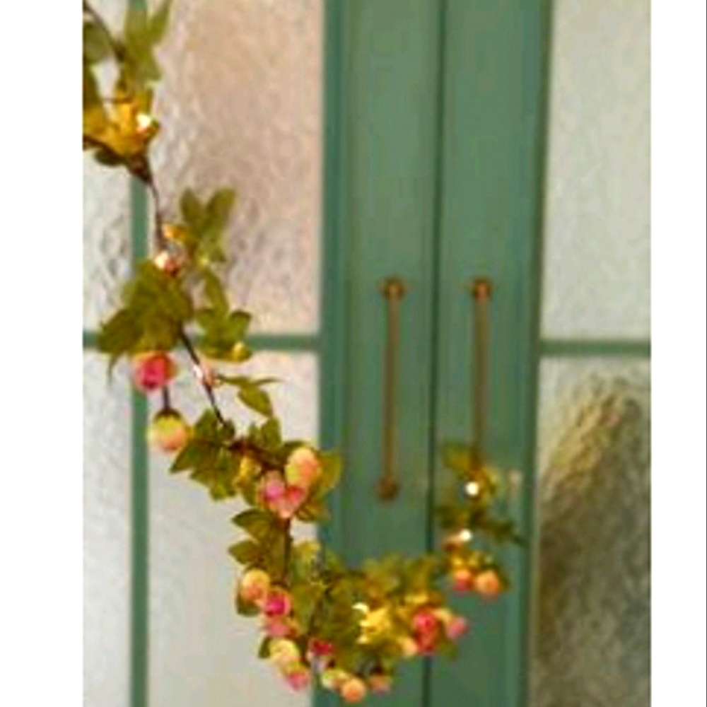 (2) Sets of Mini Roses Garland